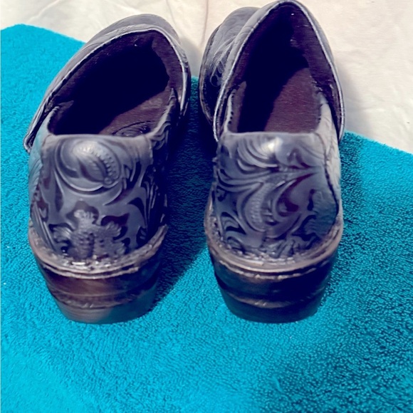 B.O.C Nursing Shoes Women's US Size 8M Navy Blue Paisley Embossed Clogs VGUC - Picture 3 of 7